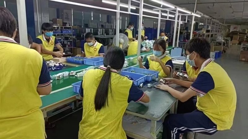 在搬家前，首先要对物品进行分类，以便于打包和搬运。通常可以将物品分为以下几类：